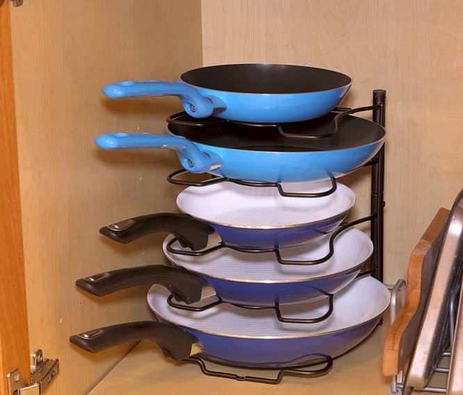 using pan rack to organize your kitchen